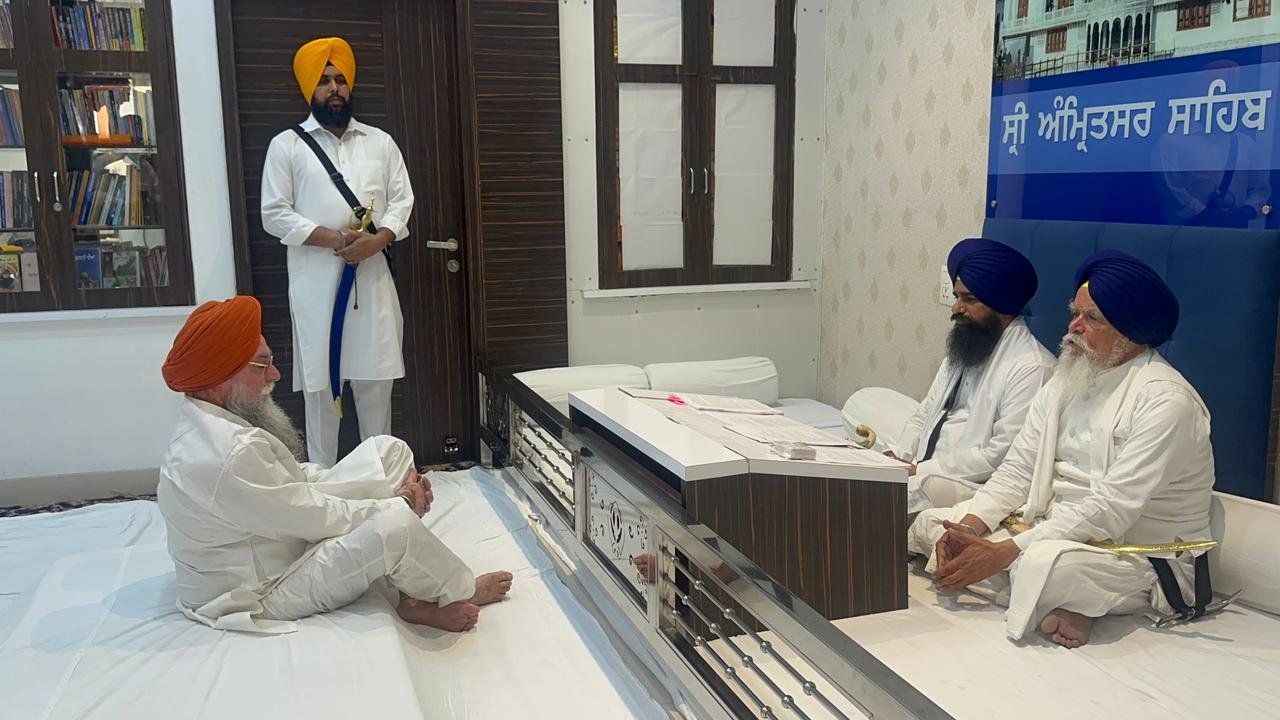 ਅਕਾਲ ਤਖ਼ਤ ਸਾਹਿਬ ਪਹੁੰਚੇ ਸਪੀਕਰ ਸੰਧਵਾਂ: ਜਥੇਦਾਰ ਨੂੰ ਸੌਂਪਿਆ ਸਪੱਸ਼ਟੀਕਰਨ, ਕਿਹਾ- 