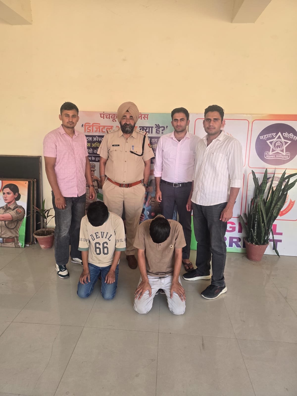 शेयर ट्रेडिंग के नाम पर 38 लाख के साइबर फ्रॉड मे तीसरा आरोपी दिल्ली से गिरफ्तार, फर्जी फर्मों व बैंक खातों के जरिए करते थे फ्रॉड