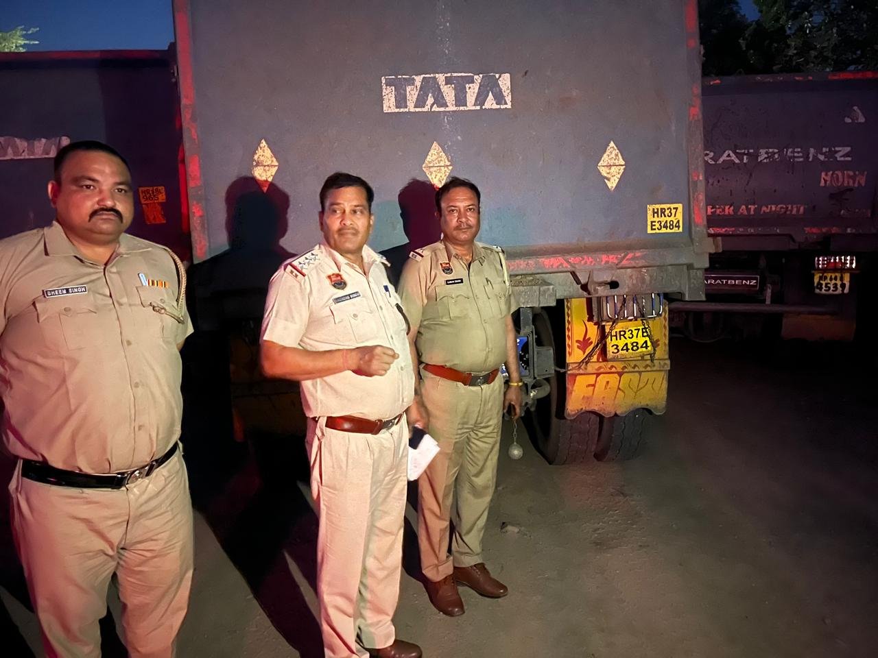 पिंजौर क्षेत्र में पुलिस ने अवैध खनन पर कसा शिकंजा: बिना वैध बिल खनन सामग्री भरे 3 टिप्पर पकड़े