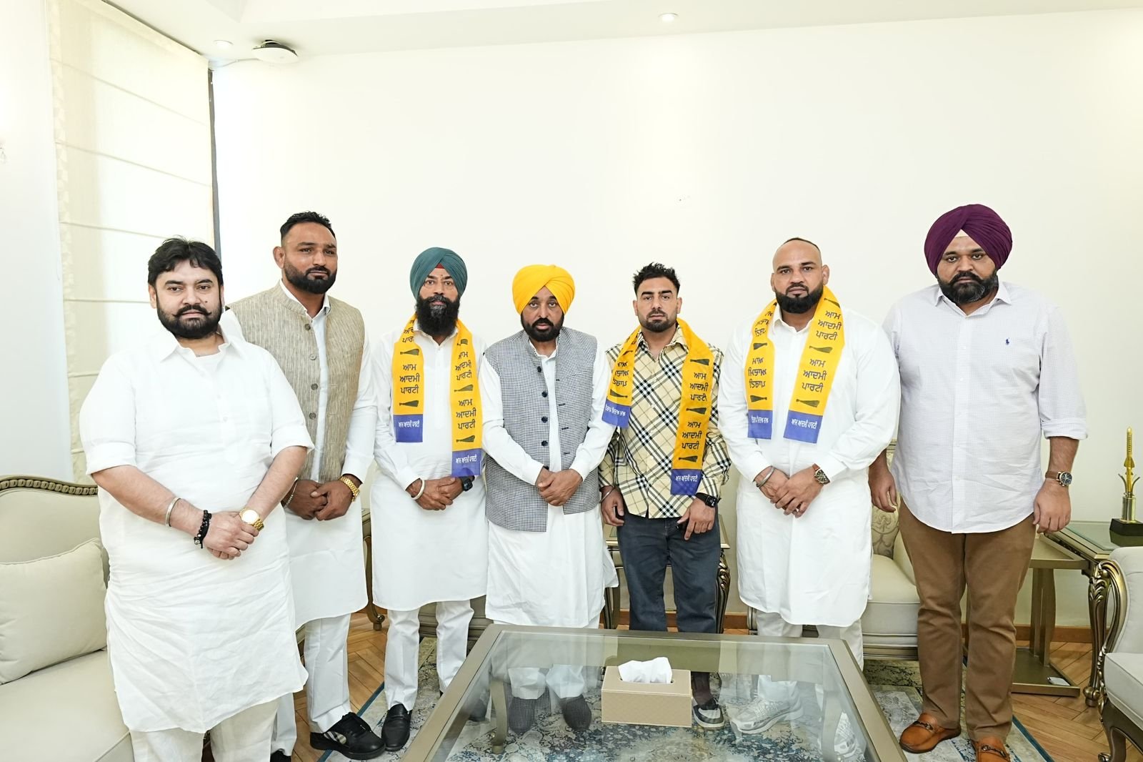 ਕਬੱਡੀ ਦੇ ਉੱਘੇ ਤੇ ਹੋਣਹਾਰ ਖਿਡਾਰੀ ਸੰਦੀਪ ਲੁਧੜ AAP ‘ਚ ਸ਼ਾਮਲ, CM ਮਾਨ ਨੇ ਪਾਰਟੀ ‘ਚ ਕੀਤਾ ਸਵਾਗਤ