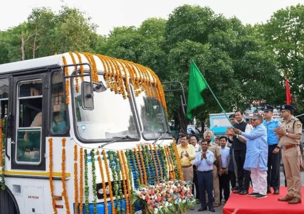 CTU ਦੇ ਵਿਹੜੇ ‘ਚ ਸ਼ਾਮਿਲ 40 ਨਵੀਆਂ ਬੱਸਾਂ, ਗੁਲਾਬ ਚੰਦ ਕਟਾਰੀਆ ਨੇ ਦਿਖਾਈ ਹਰੀ ਝੰਡੀ