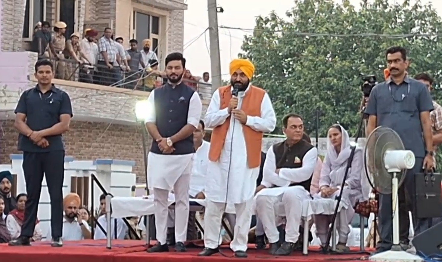 'ਲੋਕ ਮਿਲਣੀ' ਦੌਰਾਨ CM ਭਗਵੰਤ ਮਾਨ ਦਾ ਵੱਡਾ ਐਲਾਨ, 1 ਜੁਲਾਈ ਤੋਂ ਔਰਤਾਂ ਦੇ ਖਾਤਿਆਂ 'ਚ ਆਉਣਗੇ 1000 ਅਤੇ 1500 ਰੁਪਏ