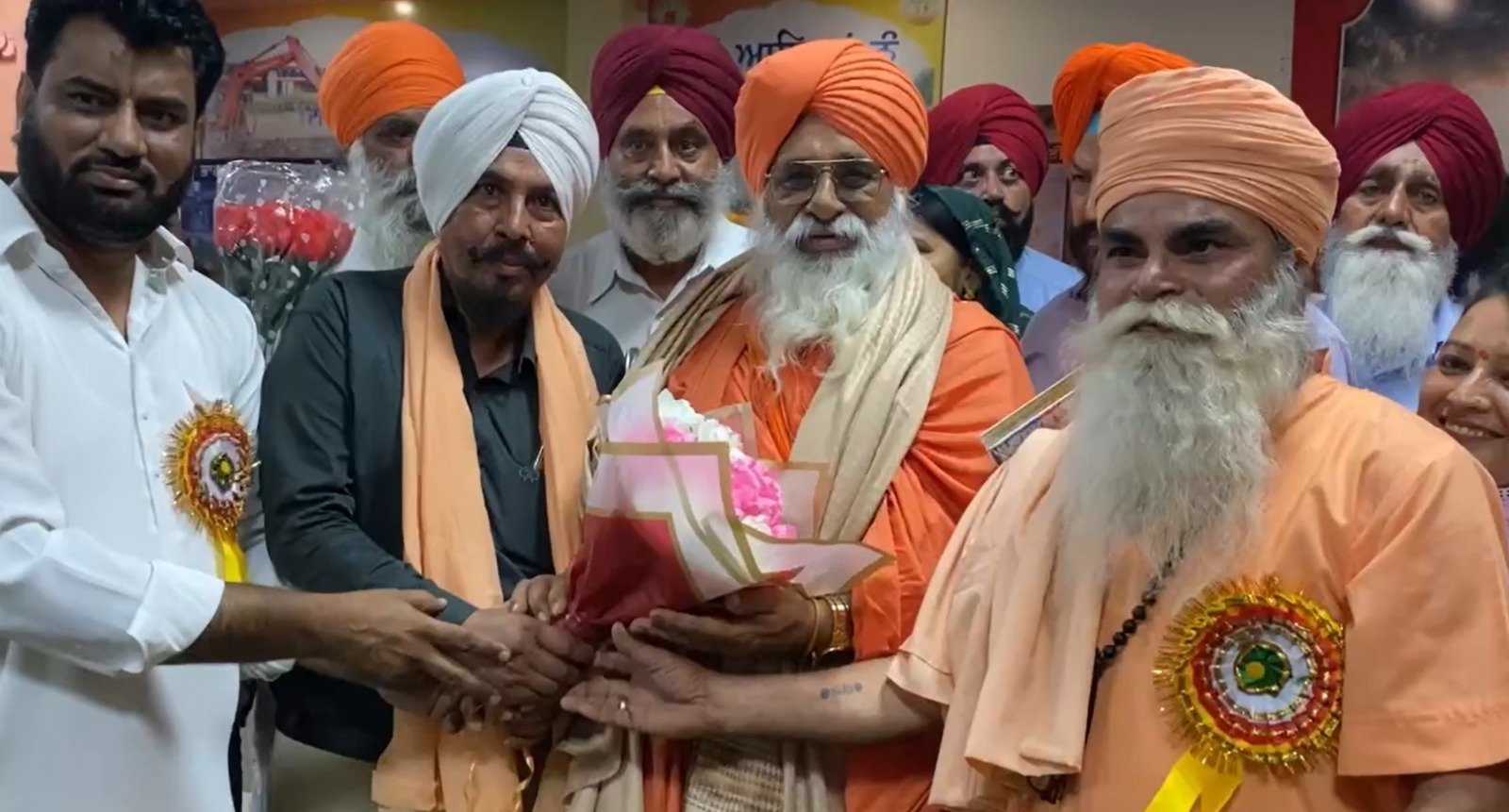 ਨਿਰਮਲ ਕੁਟੀਆ ਵਿਖੇ ਕਵੀ ਦਰਬਾਰ ਦੀ ਗੂੰਜ, 100 ਤੋਂ ਵੱਧ ਕਵੀ ਨੇ ਭਰੀ ਹਾਜ਼ਰੀ