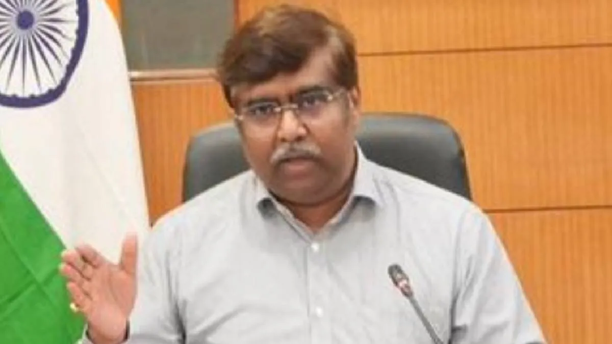 मुख्य निर्वाचन अधिकारी ने घर-घर मतदाताओं को गणना प्रपत्र बांटने के कार्य का किया निरिक्षण