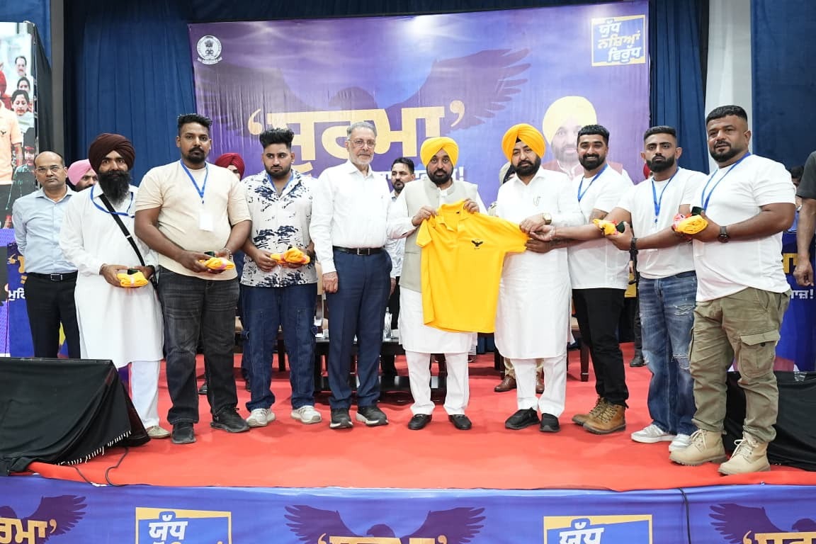 ਆਪ੍ਰੇਸ਼ਨ 'ਸੂਰਮਾ' ਦੀ ਸ਼ੁਰੂਆਤ! ਨਸ਼ਾ ਛੱਡਣ ਵਾਲੇ ਨੌਜਵਾਨਾਂ ਨੂੰ CM ਮਾਨ ਨੇ 'ਅੰਗੂਠੀ' ਨਾਲ ਕੀਤਾ ਸਨਮਾਨਿਤ