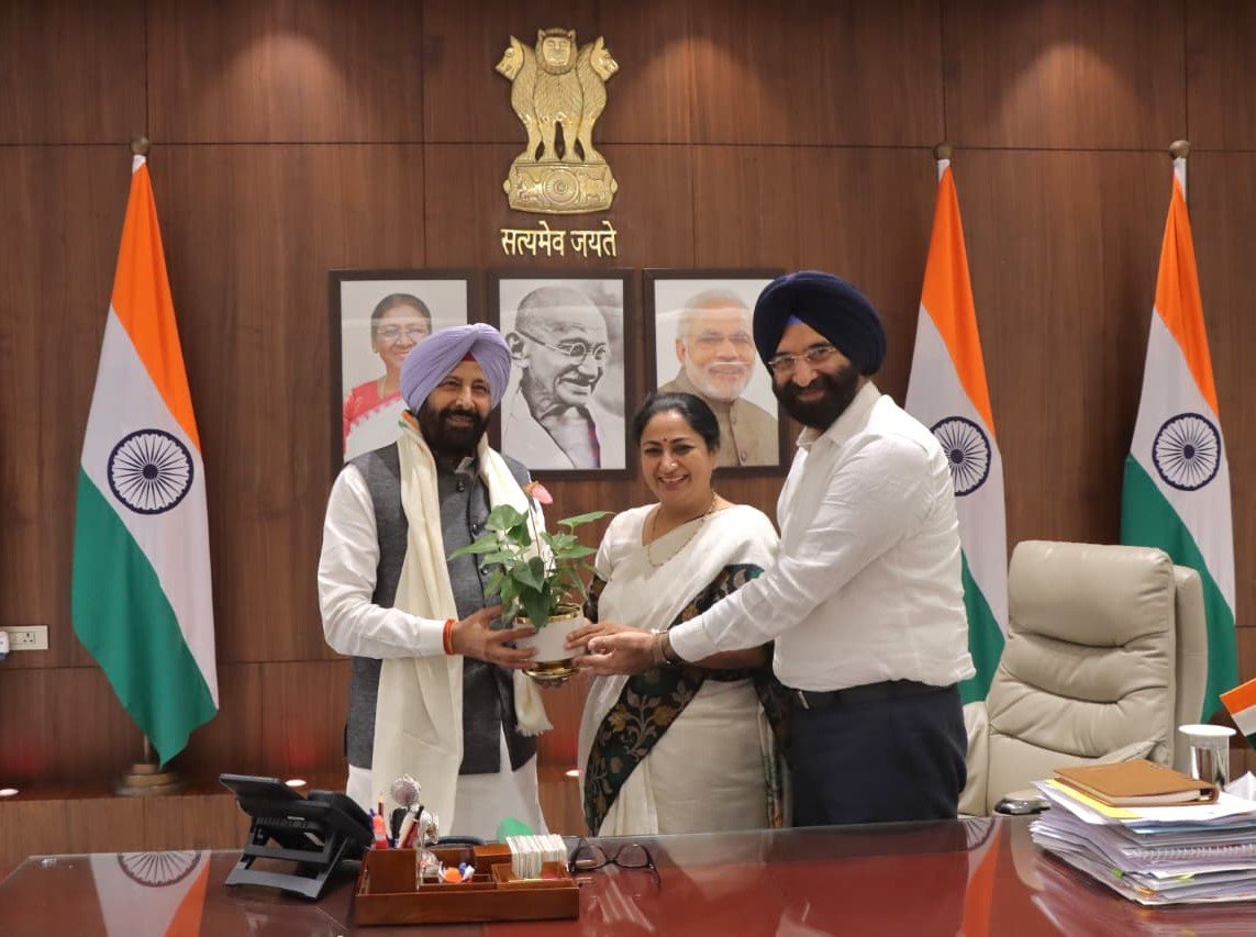 ਪੰਜਾਬ ਭਾਜਪਾ ਪ੍ਰਧਾਨ ਕੇਵਲ ਸਿੰਘ ਢਿੱਲੋਂ ਨੇ ਦਿੱਲੀ CM ਰੇਖਾ ਗੁਪਤਾ ਨਾਲ ਕੀਤੀ ਮੁਲਾਕਾਤ, ਪੰਜਾਬ ਲਈ ਸਾਂਝਾ ਕੀਤਾ ਵਿਜ਼ਨ