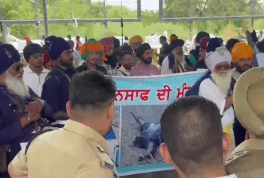 ਲੁਧਿਆਣਾ 'ਚ ਨਿਹੰਗ ਸਿੰਘਾਂ ਵੱਲੋਂ DC ਦਫ਼ਤਰ ਬਾਹਰ ਜ਼ੋਰਦਾਰ ਚੱਕਾ ਜਾਮ: ਫਿਰੋਜ਼ਪੁਰ ਰੋਡ ਦੇ ਦੋਵੇਂ ਹਿੱਸੇ ਬੰਦ