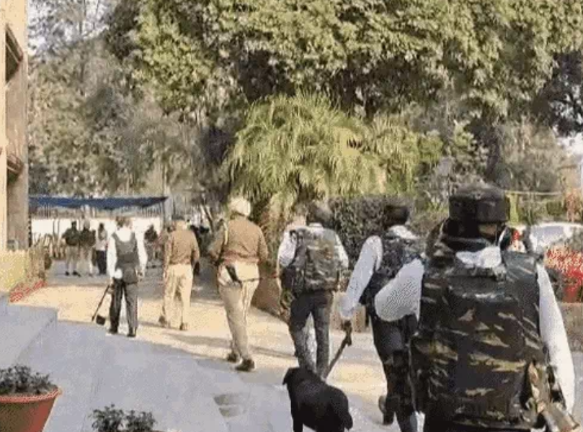 ਪੀ.ਐਮ. ਮੋਦੀ ਦੇ ਦੌਰੇ ਦੌਰਾਨ ਵੱਡਾ ਖ਼ਤਰਾ: ਪੰਜਾਬ-ਹਰਿਆਣਾ ਸਿਵਲ ਸਕੱਤਰੇਤ ਨੂੰ ਉਡਾਉਣ ਦੀ ਧਮਕੀ