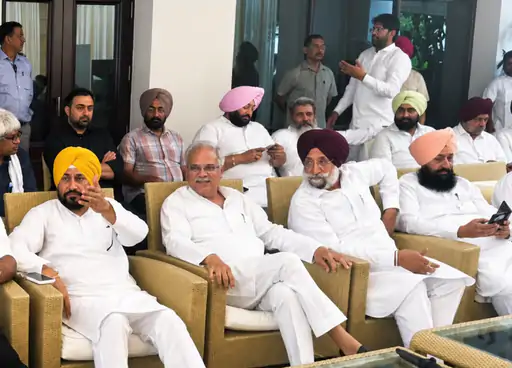 ਪੰਜਾਬ ਕਾਂਗਰਸ ‘ਚ ਫਿਰ ਘਮਾਸਾਨ, ਚੰਨੀ ਵੱਲੋਂ ਅਹੁਦਾ ਛੱਡਣ ਦੇ ਸੰਕੇਤ