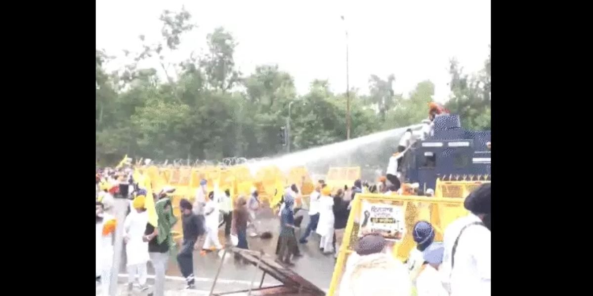 ਅੰਮ੍ਰਿਤਪਾਲ ਦੀ ਰਿਹਾਈ ਲਈ ਕੂਚ, ਬੈਰੀਕੇਡ ਤੋੜ ਚੰਡੀਗੜ੍ਹ ‘ਚ ਦਾਖ਼ਲ ਹੋਏ ਪ੍ਰਦਰਸ਼ਨਕਾਰੀ