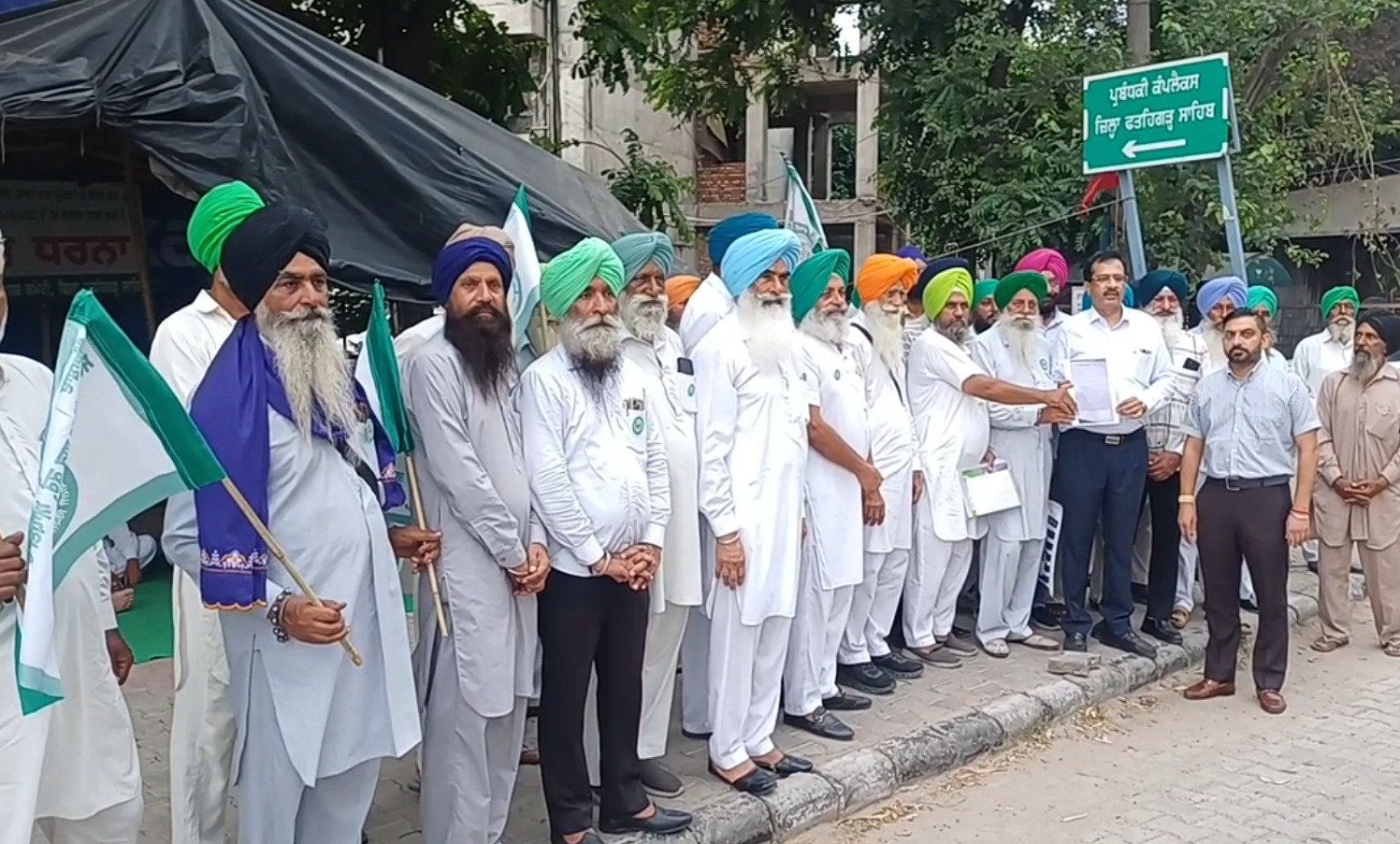 BKU ਸਿੱਧੂਪੁਰ ਵੱਲੋਂ ਫਤਿਹਗੜ੍ਹ ਸਾਹਿਬ ਵਿਖੇ ਪ੍ਰਧਾਨ ਮੰਤਰੀ ਅਤੇ ਮੁੱਖ ਮੰਤਰੀ ਦੇ ਨਾਂ ਸੌਂਪਿਆ ਮੰਗ ਪੱਤਰ