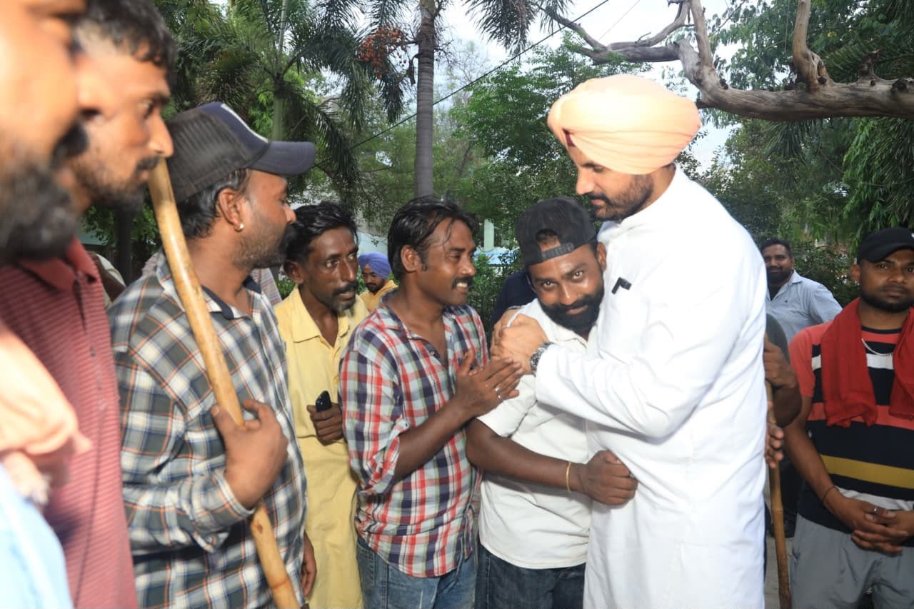 'ਰੱਬ ਦੇ ਬੰਦੇ' ਕਹਿ ਸਫਾਈ ਕਰਮਚਾਰੀਆਂ ਦੇ ਹੱਕ 'ਚ ਡਟੇ ਰਾਜਾ ਵੜਿੰਗ, ਦੋਸ਼ੀ ਪੁਲਿਸ ਮੁਲਾਜ਼ਮਾਂ ਦੀ ਮੁਅੱਤਲੀ ਦੀ ਮੰਗ