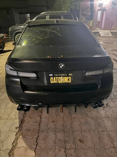 ਲਖਨਊ ‘ਚ ‘CATCHM3’ ਨੰਬਰ ਪਲੇਟ ਵਾਲੀ BMW ਕਾਰ ‘ਚੋਂ 26 ਲੱਖ ਰੁਪਏ ਦੀ ਨਕਦੀ ਬਰਾਮਦ