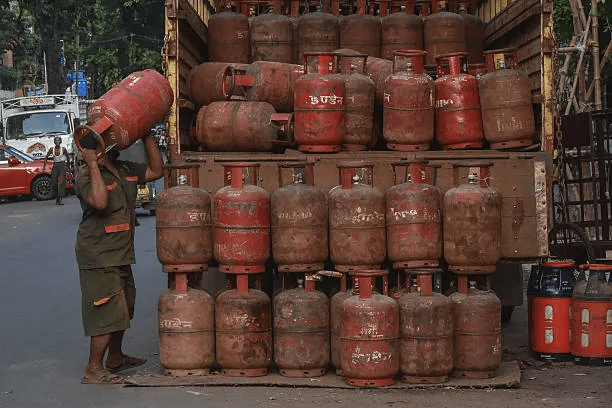 Gas Cylinder New Rates Today: 6 ਜੁਲਾਈ ਨੂੰ ਜਾਰੀ ਹੋਏ ਗੈਸ ਸਿਲੰਡਰ ਦੇ ਨਵੇਂ ਰੇਟ, ਜਾਣੋ ਆਪਣੇ ਸ਼ਹਿਰ ਵਿੱਚ 14.2 kg ਅਤੇ 19 kg ਸਿਲੰਡਰ ਦਾ ਭਾਅ
