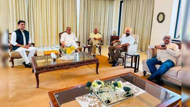 ਪੰਜਾਬ ਕਾਂਗਰਸ ‘ਚ ਵੱਡਾ ਸਿਆਸੀ ਧਮਾਕਾ! ਚੰਡੀਗੜ੍ਹ ‘ਚ ਚੰਨੀ ਧੜੇ ਨਾਲ ਇੰਚਾਰਜ ਭੂਪੇਸ਼ ਬਘੇਲ ਦੀ ਗੁਪਤ ਬੈਠਕ