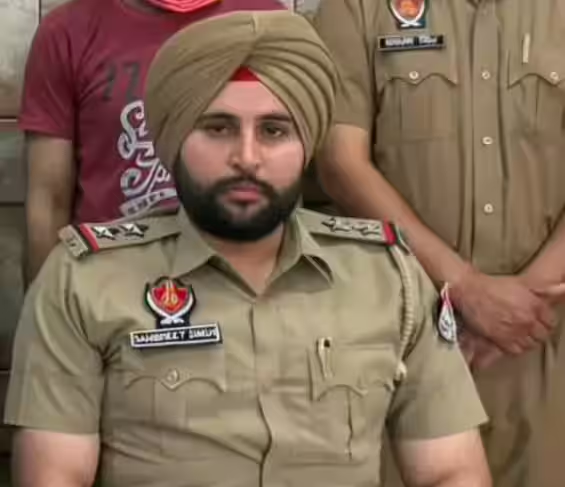 ਮਹਿਲਾ ਇੰਸਪੈਕਟਰ ਨਾਲ ਦੇਹ ਸ਼ੋਸ਼ਣ: ਥਾਣਾ ਸੁਧਾਰ ਦੇ SI ਸਾਹਿਬਮੀਤ ਸਿੰਘ ਖ਼ਿਲਾਫ਼ FIR ਦਰਜ, ਮੁਅੱਤਲ ਕਰਕੇ ਲਾਈਨ ਹਾਜ਼ਰ