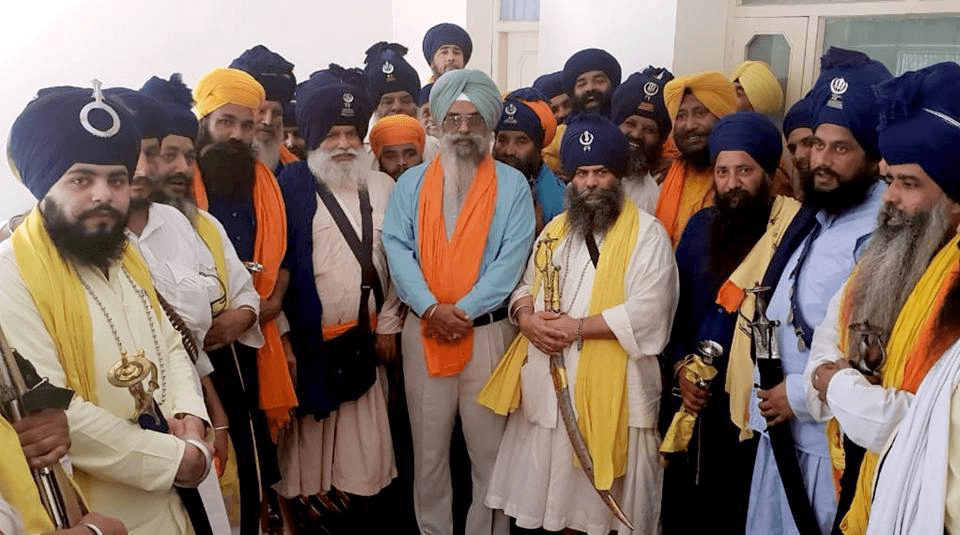 ਸ੍ਰੀ ਦਰਬਾਰ ਸਾਹਿਬ ਪਹੁੰਚੇ ਨਿਹੰਗ ਸਿੰਘ ਤੇ ਸਤਿਕਾਰ ਕਮੇਟੀ, ਡੇਰਾਵਾਦ ਖ਼ਿਲਾਫ਼ ਅਕਾਲ ਤਖ਼ਤ ਸਾਹਿਬ ਤੋਂ ਕੀਤੀ ਸਖ਼ਤ ਕਾਰਵਾਈ ਦੀ ਮੰਗ