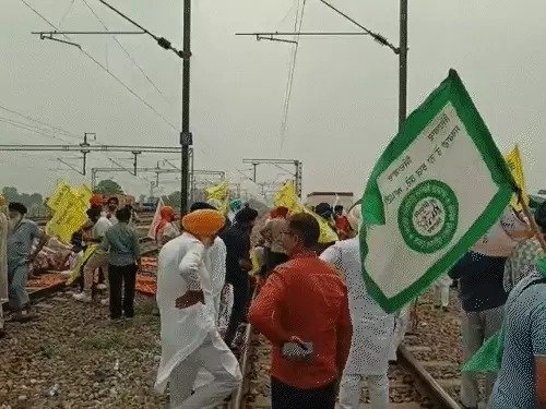 ਕੌਮੀ ਇਨਸਾਫ਼ ਮੋਰਚੇ ਨੇ ਚੁੱਕਿਆ ਧਰਨਾ, 2 ਘੰਟਿਆਂ ਬਾਅਦ ਰੇਲ ਟਰੈਕ ਤੋਂ ਉੱਠੇ ਪ੍ਰਦਰਸ਼ਨਕਾਰੀ, ਰੇਲ ਆਵਾਜਾਈ ਮੁੜ ਬਹਾਲ