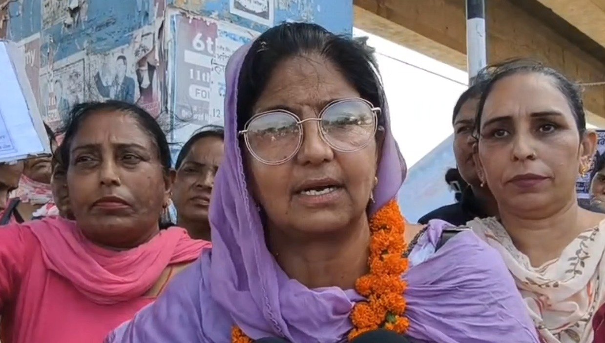 'AAP' ਖਿਲਾਫ਼ ਮੰਗਾਂ ਨੂੰ ਲੈ ਕੇ ਆਸ਼ਾ ਵਰਕਰਾਂ ਦਾ ਹੱਲਾ ਬੋਲ, CM ਮਾਨ ਦੀ ਕੋਠੀ ਦਾ ਕੀਤਾ ਘਿਰਾਓ