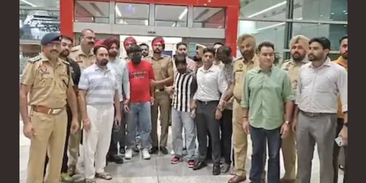 ਵਿਦੇਸ਼ ਤੋਂ ਭਾਰਤ ਲਿਆਂਦੇ 3 ਵਾਂਟੇਡ ਗੈਂਗਸਟਰ, ਬੰਬੀਹਾ ਗੈਂਗ ਨਾਲ ਜੁੜੇ ਹੋਣ ਦਾ ਸ਼ੱਕ