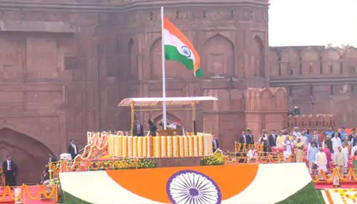 80ਵੇਂ ਆਜ਼ਾਦੀ ਦਿਵਸ ਦੇ ਮੌਕੇ ‘ਤੇ PM Modi ਨੇ 13ਵੀਂ ਵਾਰ ਲਾਲ ਤਿਰੰਗਾ ਲਹਿਰਾਇਆ