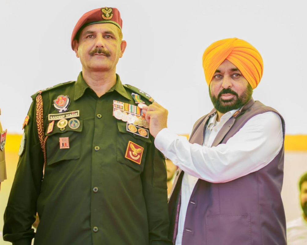 CM ਮਾਨ ਵੱਲੋਂ ਵੱਖ-ਵੱਖ ਖੇਤਰਾਂ ਵਿੱਚ ਵਡਮੁੱਲਾ ਯੋਗਦਾਨ ਪਾਉਣ ਵਾਲੀਆਂ 29 ਉੱਘੀਆਂ ਸ਼ਖਸੀਅਤਾਂ ਦਾ ਸਟੇਟ ਐਵਾਰਡ ਨਾਲ ਸਨਮਾਨ