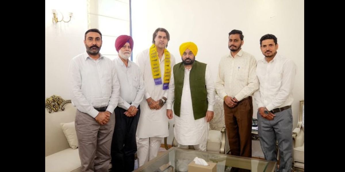 ਸਾਬਕਾ ਕ੍ਰਿਕਟਰ ਮਨਪ੍ਰੀਤ ਗੋਨੀ ਦੀ ਸਿਆਸਤ 'ਚ ਐਂਟਰੀ, CM ਮਾਨ ਦੀ ਮੌਜੂਦਗੀ 'ਚ ‘ਆਪ’ ’ਚ ਸ਼ਾਮਲ