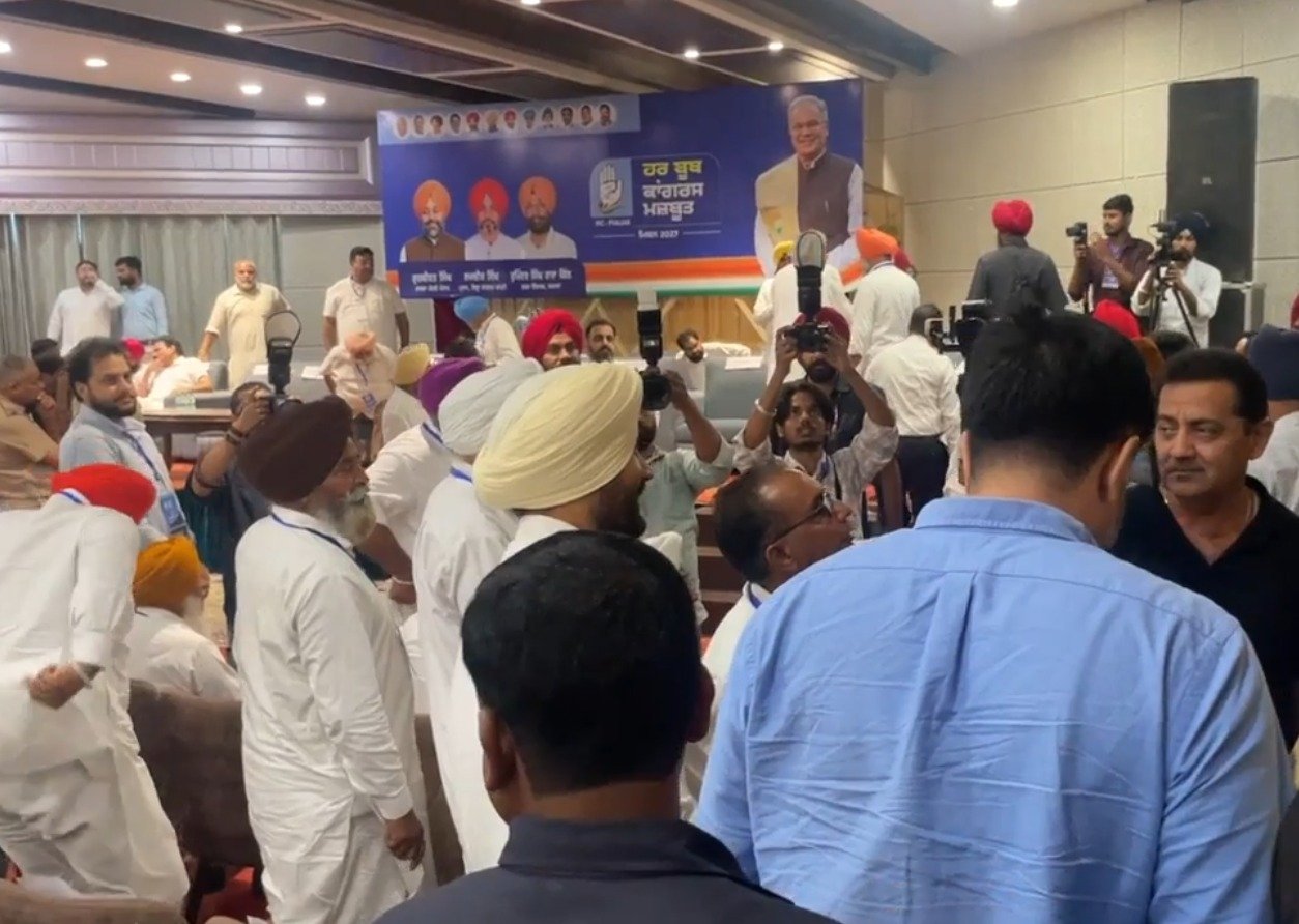 ਖੰਨਾ 'ਚ ਕਾਂਗਰਸ ਦੀ ਮੀਟਿੰਗ 'ਚ ਚੰਨੀ ਦੇ ਹੱਕ 'ਚ ਲੱਗੇ ਨਾਅਰੇ, ਧੜੇਬੰਦੀ ਮੁੜ ਆਈ ਸਾਹਮਣੇ