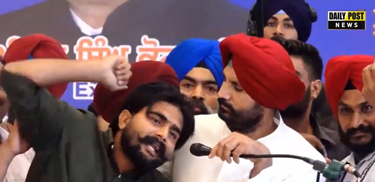 Watch Now; Channi Zindabad ਦੇ ਨਾਅਰੇ ਲਾਂਉਦੇ ਮੁੰਡੇ ਨੂੰ ਸਟੇਜ 'ਤੇ ਸੱਦਿਆ Raja Warring ਨੇ I 