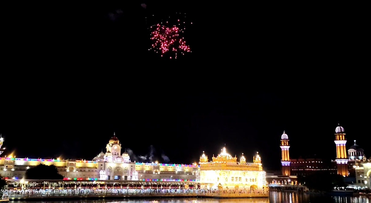 ਸ੍ਰੀ ਗੁਰੂ ਹਰਿਕ੍ਰਿਸ਼ਨ ਸਾਹਿਬ ਜੀ ਦੇ ਪ੍ਰਕਾਸ਼ ਪੁਰਬ ‘ਤੇ ਸ੍ਰੀ ਦਰਬਾਰ ਸਾਹਿਬ ‘ਚ ਅਲੌਕਿਕ ਦੀਪਮਾਲਾ