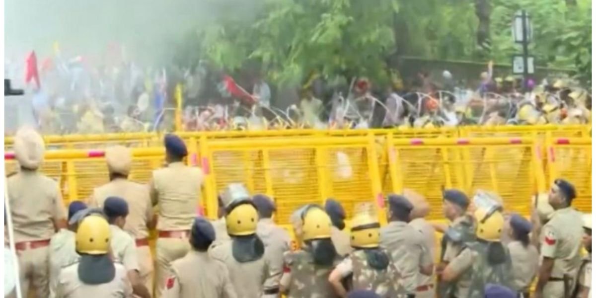 OPS ਅਤੇ DA ਬਕਾਏ ਦੀ ਮੰਗ ਨੂੰ ਲੈ ਕੇ ਪੰਜਾਬ ਦੇ ਮੁਲਾਜ਼ਮਾਂ ਦੀ ਚੰਡੀਗੜ੍ਹ ‘ਚ ਮਹਾਂਰੈਲੀ, ਪੁਲਿਸ ਵੱਲੋਂ ਪਾਣੀ ਦੀਆਂ ਬੁਛਾੜਾਂ
