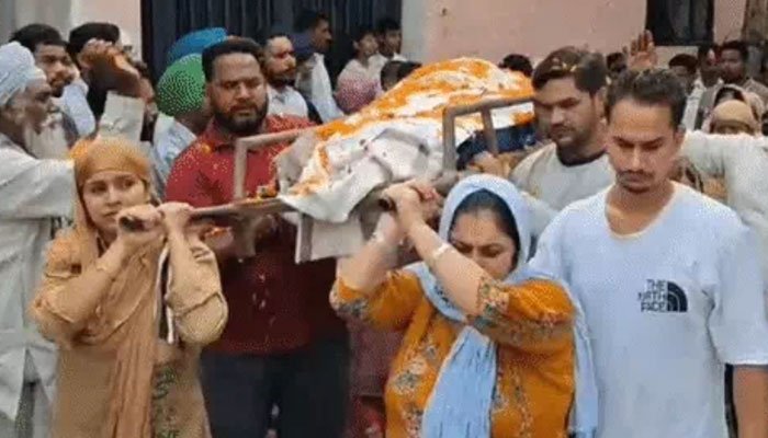 ਲੁਧਿਆਣਾ ’ਚ ਅੰਤਿਮ ਵਿਦਾਈ ਦਾ ਅਨੋਖਾ ਦ੍ਰਿਸ਼, ਨੂੰਹਾਂ ਨੇ ਸੱਸ ਦੀ ਅਰਥੀ ਨੂੰ ਦਿੱਤਾ ਮੋਢਾ