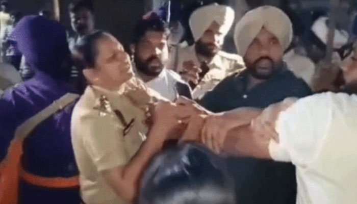 ਨਿਹੰਗਾਂ ਦਾ ਹੰਗਾਮਾ: ਰੇਕੀ ਦੇ ਸ਼ੱਕ ’ਚ ਨਿਹੰਗ ਨਾਲ ਕੁੱਟਮਾਰ, ਮਹਿਲਾ SHO ਨਾਲ ਵੀ ਬਦਸਲੂਕੀ