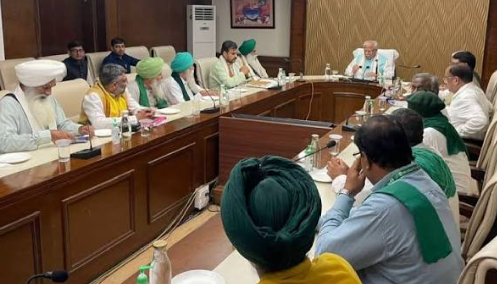 ਕਿਸਾਨਾਂ ਤੇ ਕੇਂਦਰੀ ਮੰਤਰੀ ਮਨੋਹਰ ਲਾਲ ਵਿਚਾਲੇ ਮੀਟਿੰਗ, ਪੜ੍ਹੋ ਕੀ ਨਿੱਕਲਿਆ ਨਤੀਜਾ ?
