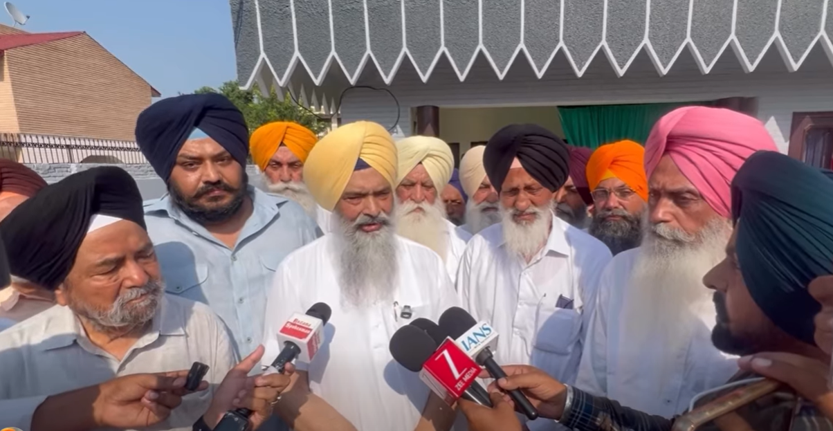 ਸ਼੍ਰੋਮਣੀ ਅਕਾਲੀ ਦਲ ਪੁਨਰ ਸੁਰਜੀਤ ਦੇ ਆਗੂਆਂ ਦਾ ਵਫ਼ਦ ਜਗਤਾਰ ਹਵਾਰਾ ਦੀ ਮਾਤਾ ਨੂੰ ਮਿਲਣ ਪਹੁੰਚਿਆ