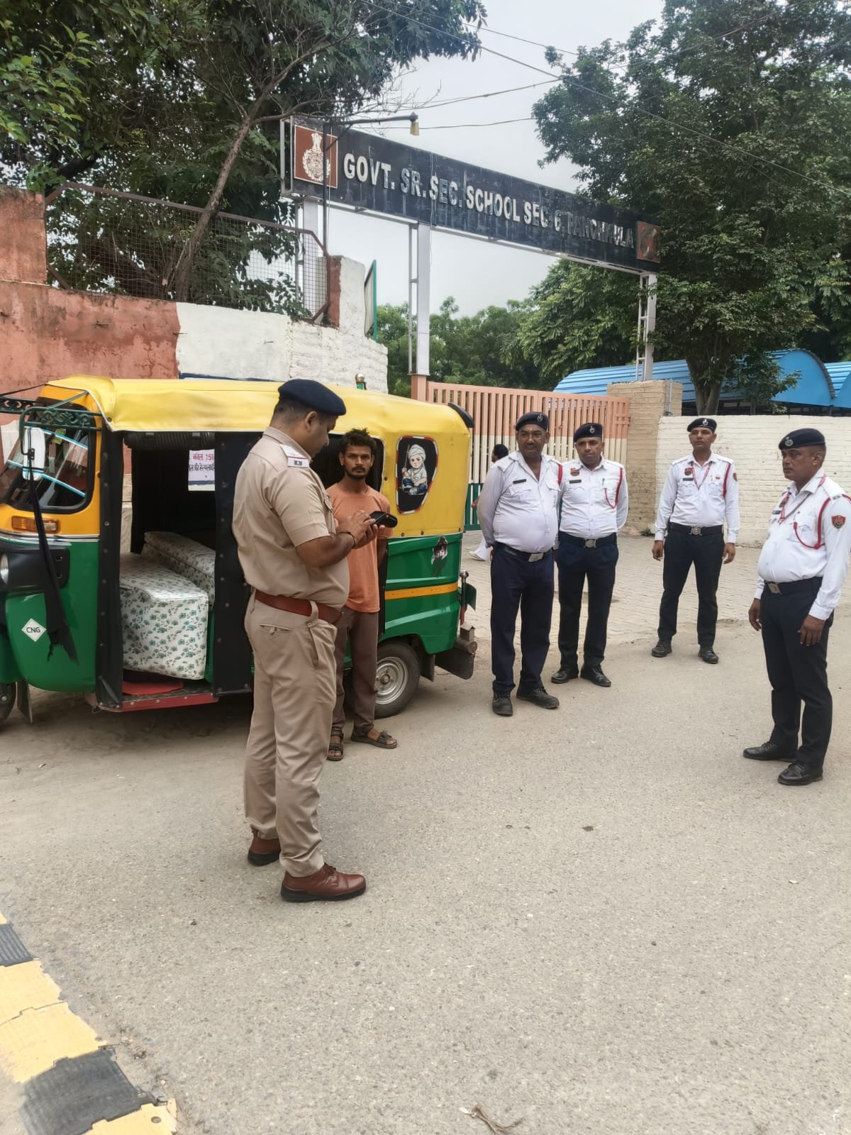 स्कूली बच्चों की सुरक्षा से खिलवाड़ नहीं: पंचकूला पुलिस ने काटे 23 ऑटो व 9 बसों के चालान, 2 वाहन इंपाउंड