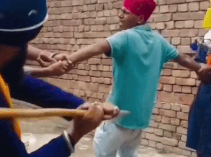 ਨੌਜਵਾਨ ਦੀ ਨਿਹੰਗਾਂ ਵੱਲੋਂ ਕੁੱਟਮਾਰ: ਵੀਡੀਓ ਹੋਈ ਵਾਇਰਲ