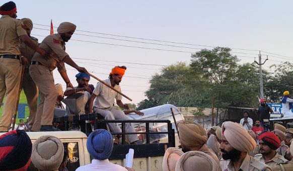 ਵੱਡੀ ਖ਼ਬਰ: ਮਾਨਸਾ ’ਚ ਲਾਸ਼ ਖੋਹ ਕੇ ਲਿਜਾਣ ਦੇ ਮਾਮਲੇ ’ਚ ਪ੍ਰਦਰਸ਼ਨਕਾਰੀਆਂ ਖ਼ਿਲਾਫ਼ ਪੁਲਿਸ ਨੇ ਦਰਜ ਕੀਤੀ FIR