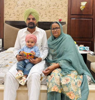 ਸਿੱਧੂ ਮੂਸੇਵਾਲਾ ਦੇ ਛੋਟੇ ਭਰਾ ਨੂੰ ਲੈ ਕੇ ਵਿਵਾਦ, ਪ੍ਰਸ਼ਾਸਨ ਕੋਲ ਪਹੁੰਚੀ ਸ਼ਿਕਾਇਤ