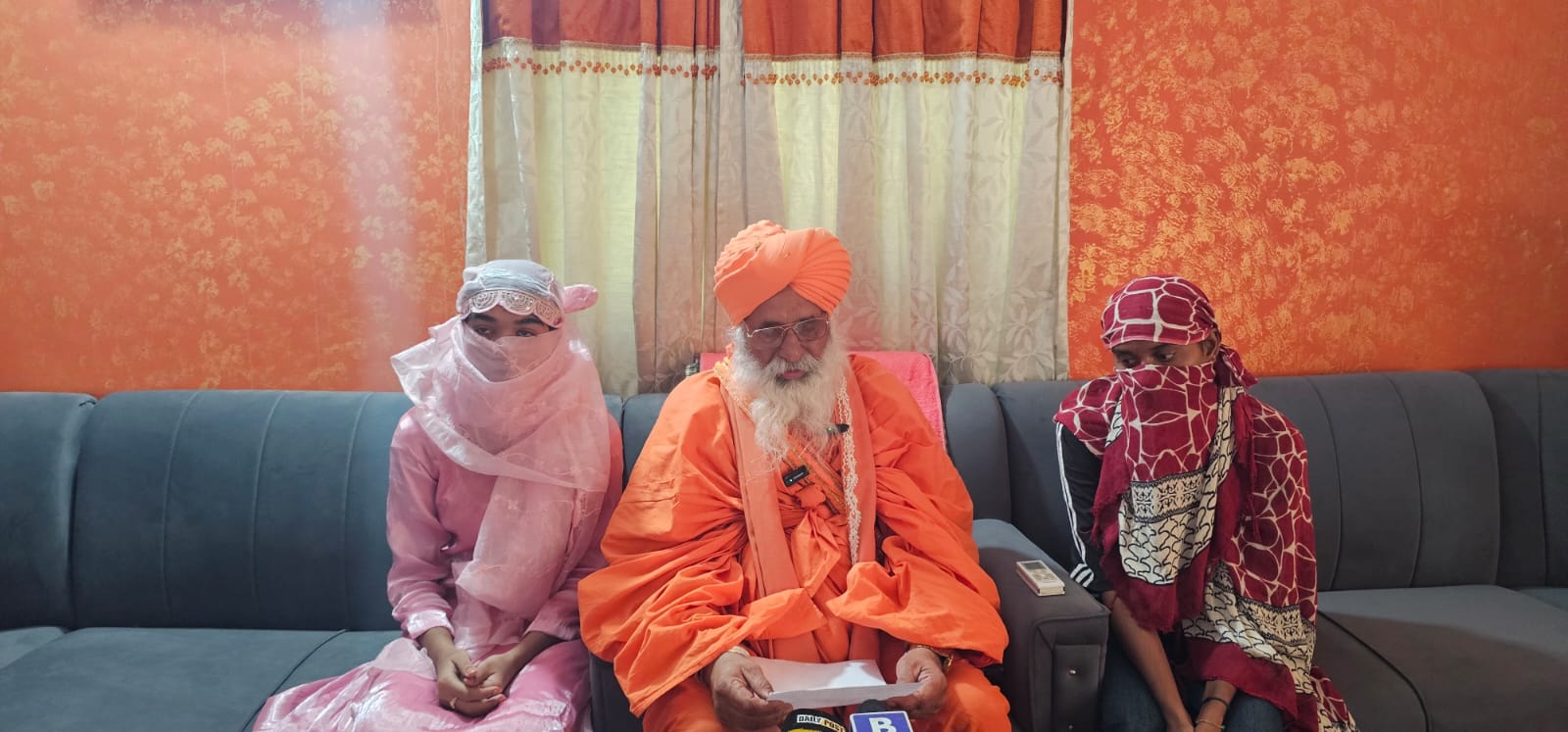 ਓਮਾਨ ਵਿੱਚ ਫਸੀਆਂ ਦੋ ਪੰਜਾਬੀ ਲੜਕੀਆਂ ਦੀ ਸੰਤ ਸੀਚੇਵਾਲ ਦੇ ਯਤਨਾਂ ਸਦਕਾ ਸੁਰੱਖਿਅਤ ਵਾਪਸੀ