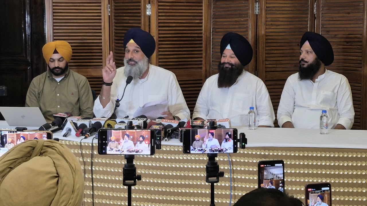 OSD ਮਾਮਲੇ ’ਚ CBI ਜਾਂਚ ’ਤੇ ਮਜੀਠੀਆ ਦਾ ਵੱਡਾ ਬਿਆਨ, ‘ED ਦੀਆਂ ਚਿੱਠੀਆਂ ’ਤੇ ਪੰਜਾਬ ਪੁਲਿਸ ਨੇ ਕਾਰਵਾਈ ਕਿਉਂ ਨਹੀਂ ਕੀਤੀ?’