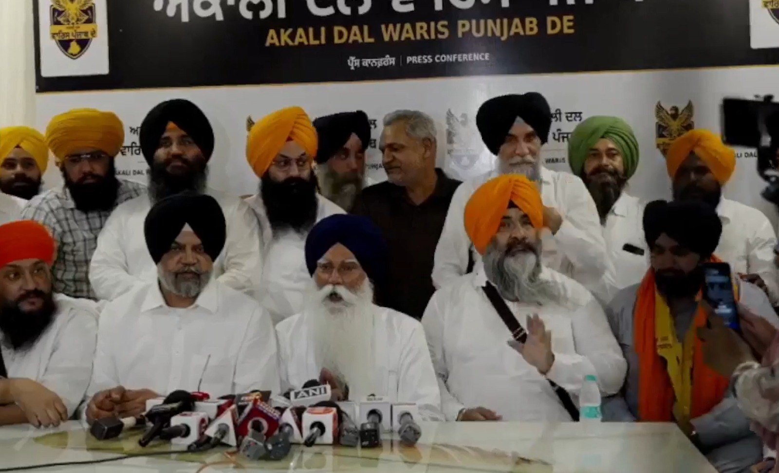 ‘ਵਾਰਿਸ ਪੰਜਾਬ ਦੇ’ ਨੂੰ ਮਿਲੀ ਵੱਡੀ ਮਜ਼ਬੂਤੀ, ਪੰਜਾਬ ਦੇ ਪ੍ਰਸਿੱਧ ਗਾਇਕ ਤੇ ਲੇਖਕ ਗਿੱਲ ਰੌਂਤਾ ਪਾਰਟੀ 'ਚ ਸ਼ਾਮਿਲ