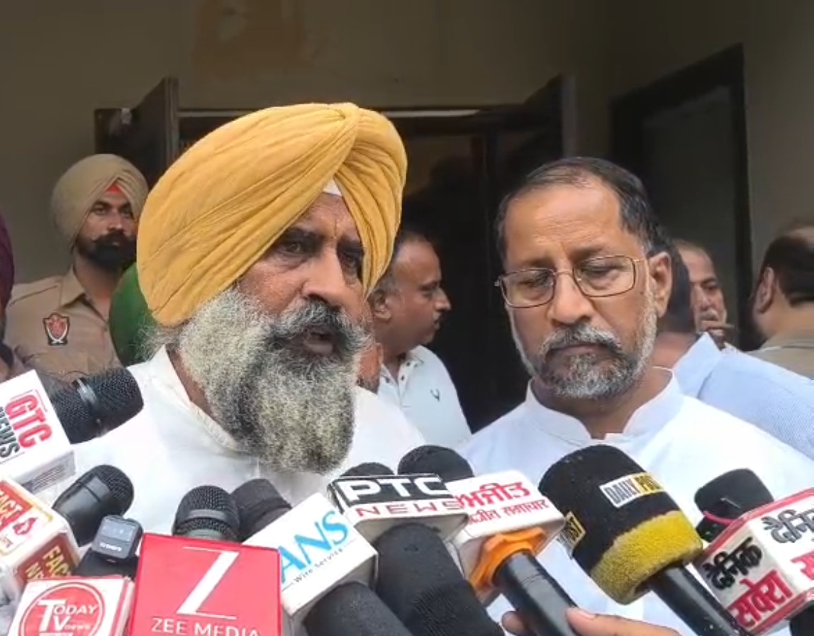 ਦਿਨੇਸ਼ ਬੱਸੀ ਦੇ ਘਰ ਪਹੁੰਚੇ ਪ੍ਰਗਟ ਸਿੰਘ, ਪਰਿਵਾਰ ਨਾਲ ਕੀਤੀ ਮੁਲਾਕਾਤ, AAP ਸਰਕਾਰ 'ਤੇ ਤਿੱਖਾ ਹਮਲਾ